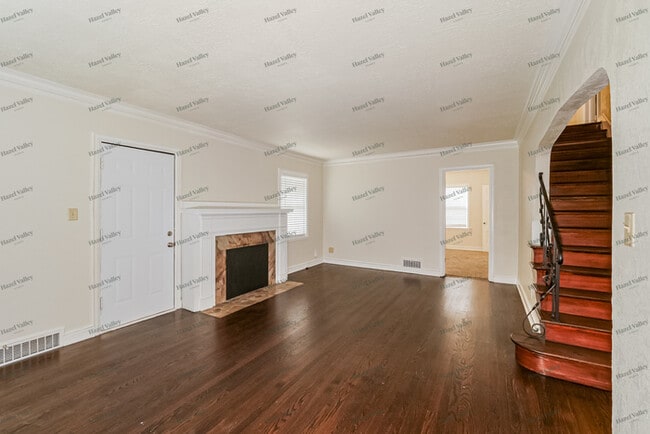 Photo - 1115 E 76th St