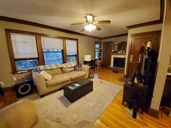 1451 Saint Clair Ave