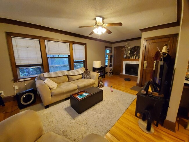 Photo - 1451 Saint Clair Ave Unit 2