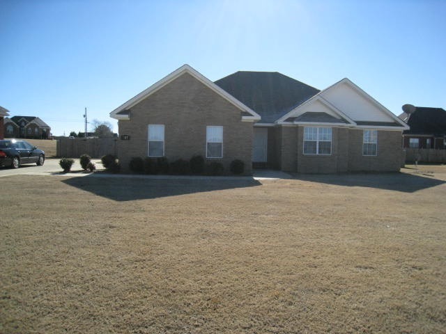 Large fenced back yard with patio - Large fenced back yard with patio Casa