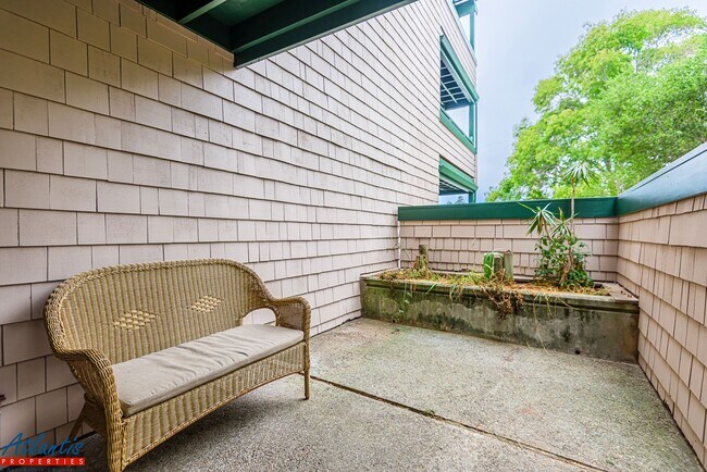 Photo - Pacific Terrace | Spacious Condo | Washer/Dryer In Unit