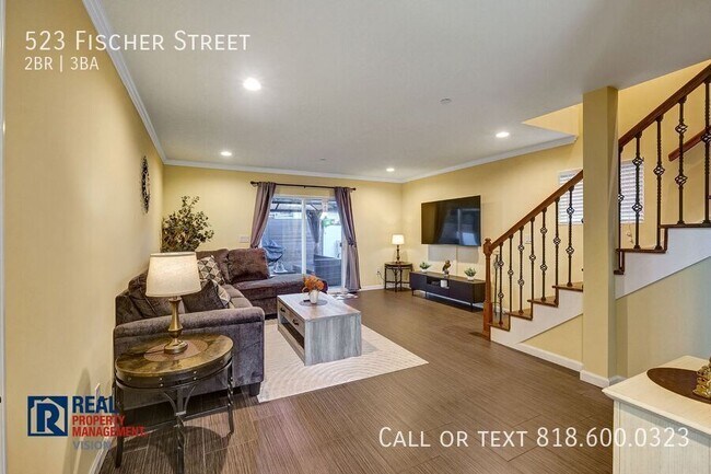 Photo - 523 Fischer St