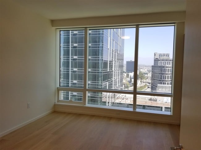 Photo - 877 Francisco St