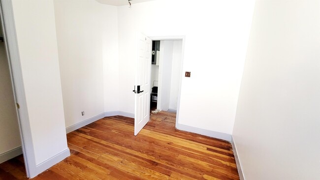 Photo - 535 E 29th St