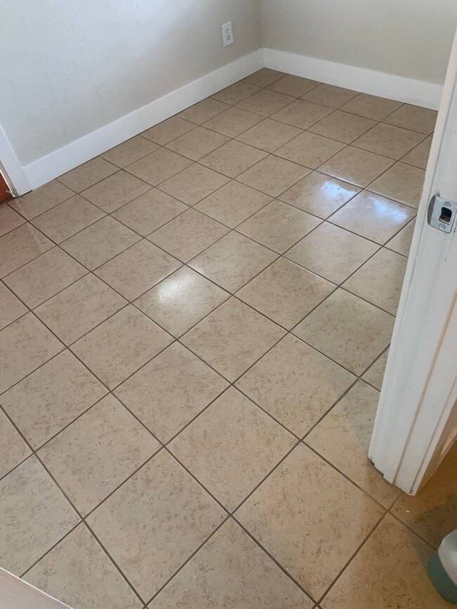 Photo - 319 E San Joaquin Ave