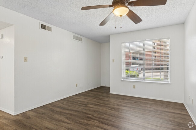 B1 2BR, 1BA - 740SF - Living Room