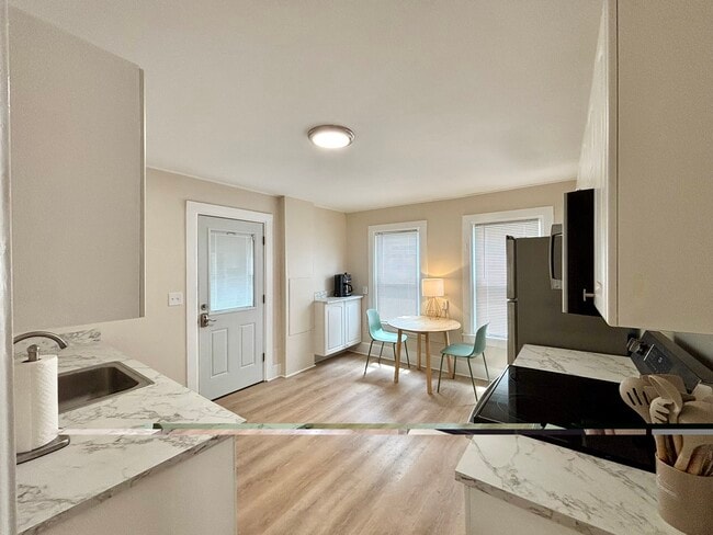 Kitchen - 130 Woodlawn Ave Unit Floor 1