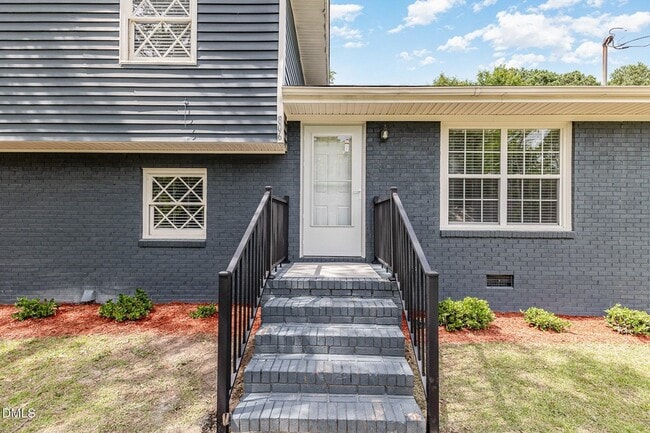Photo - 806 Primrose St