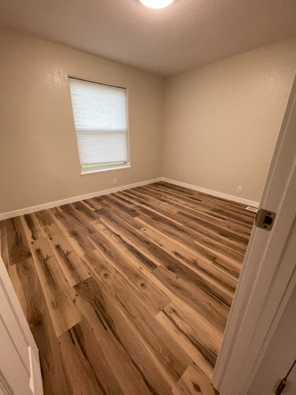 Photo - 297 Guthrie Rd