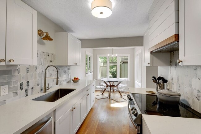 Building Photo - Spacious 2 Bed 2 Bath Townhouse in Plymouth!