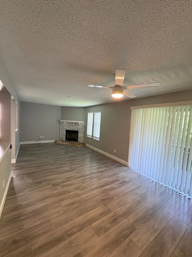 Photo - Spacious 3 Bed, 3 Bath Home with 1-Car Garage in Desirable Kansas City Northland Location