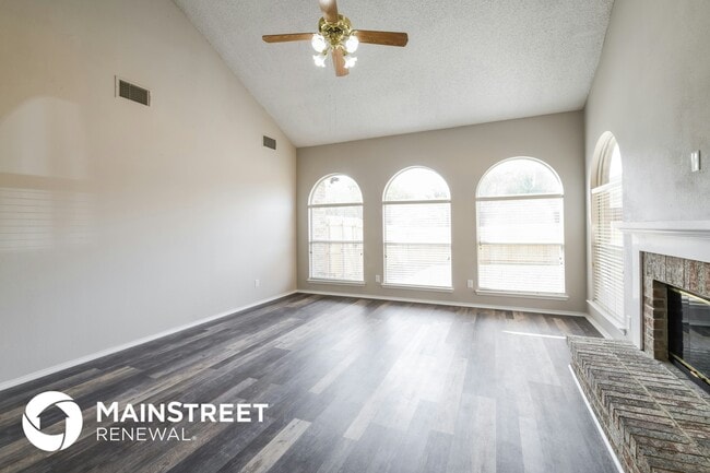Photo - 862 Raintree Ln