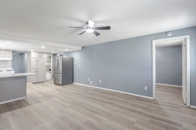 Sala de estar/Cocina - 1014 S Chester St