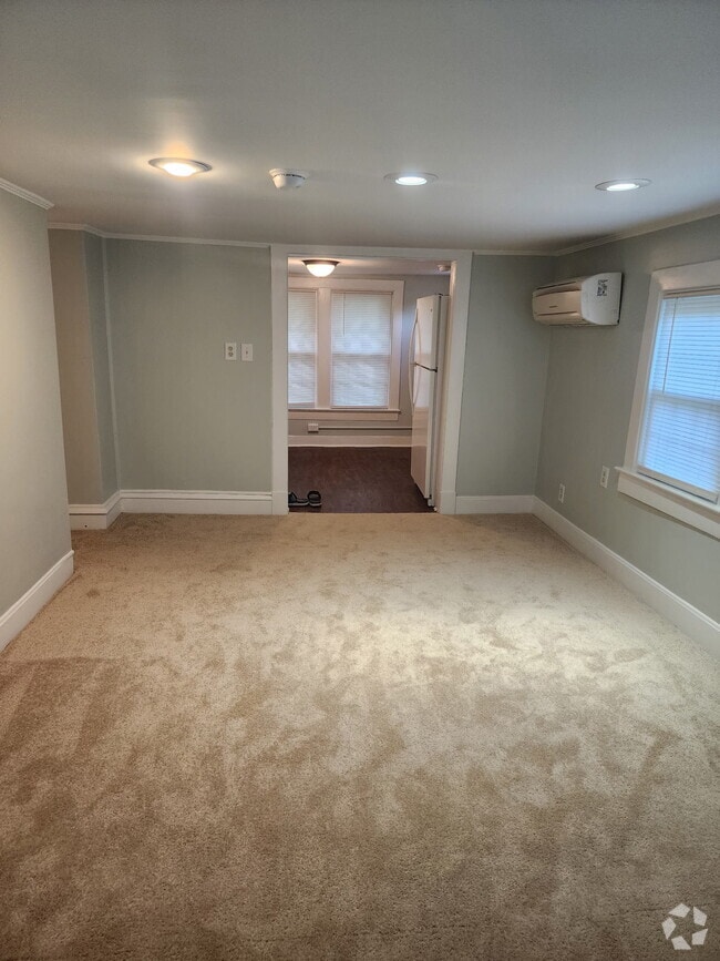 Building Photo - 200 N Fourth St Unit Lamb's Right Living llc. Rental