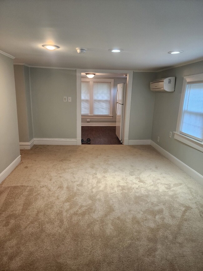 Building Photo - 200 N Fourth St Unit Lamb's Right Living llc. Rental