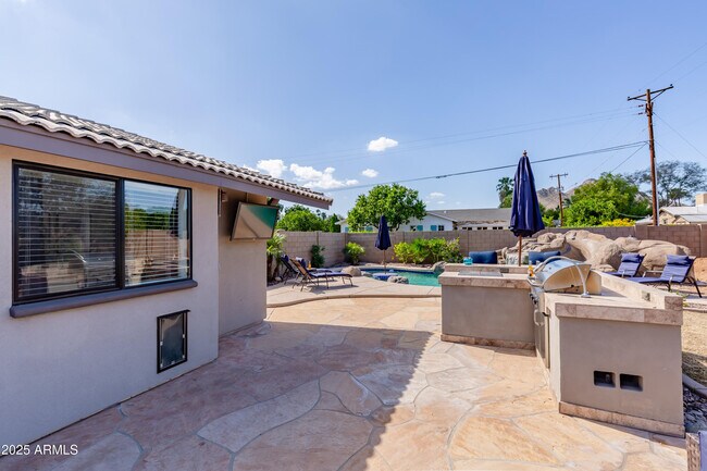 6924 E Mariposa Dr