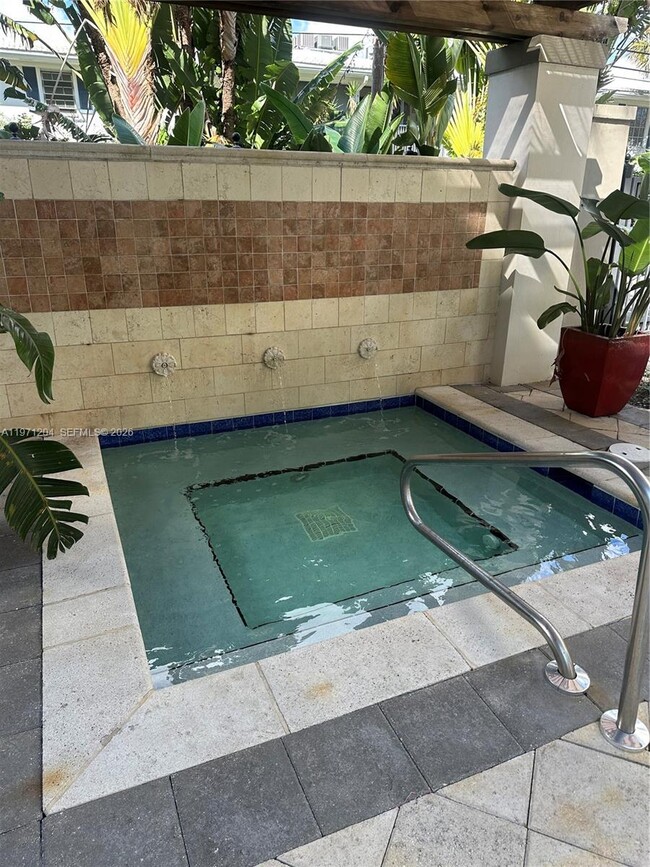 Photo - 2421 NE 65th St Unidad 508