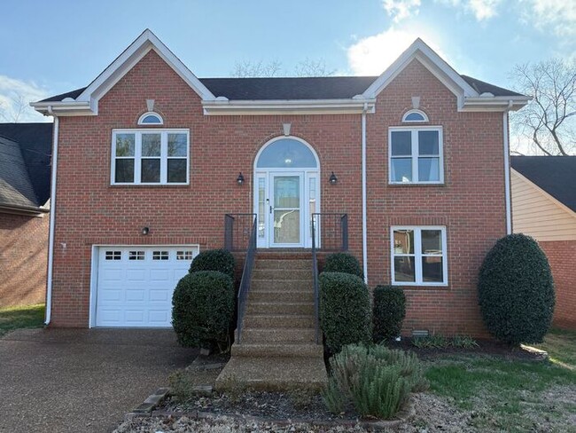 Building Photo - For Rent - Split Level Brick Home in South Nashville with Garage