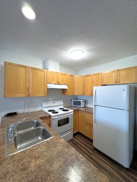 Photo - 9137-9137 96a St