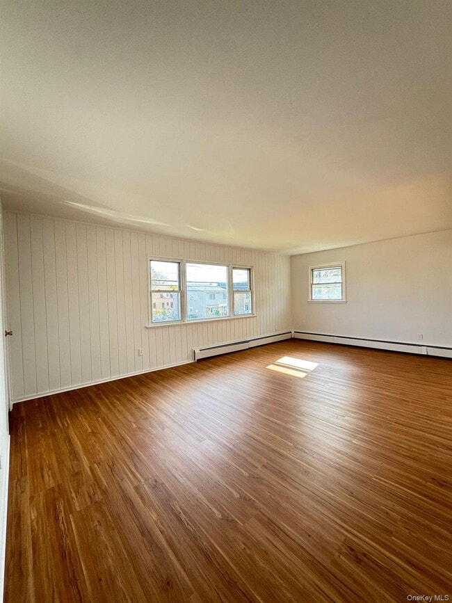 131 Roslyn Rd Unit 1st Floor