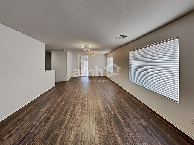 Photo - 11020 Rossi Ave