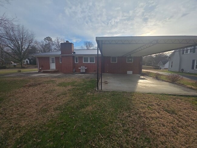 Photo - 3-Bedroom Home with Fireplace and Covered Patio in Sparta