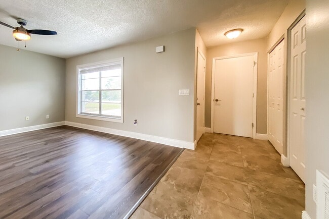 Photo - 4459 Springwood Rd