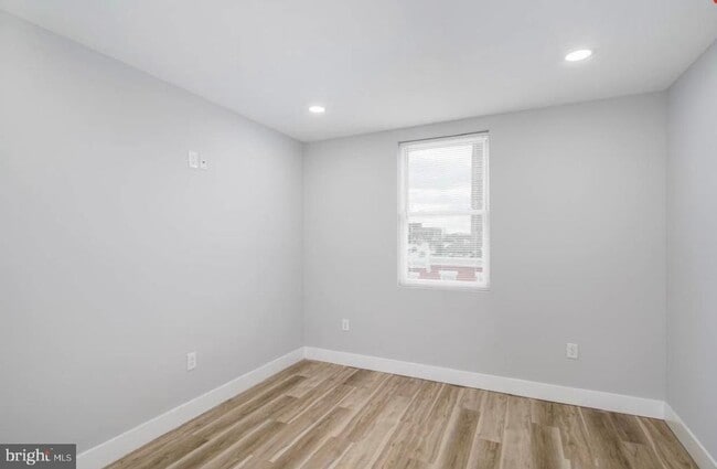 Photo - 23 E Silver St