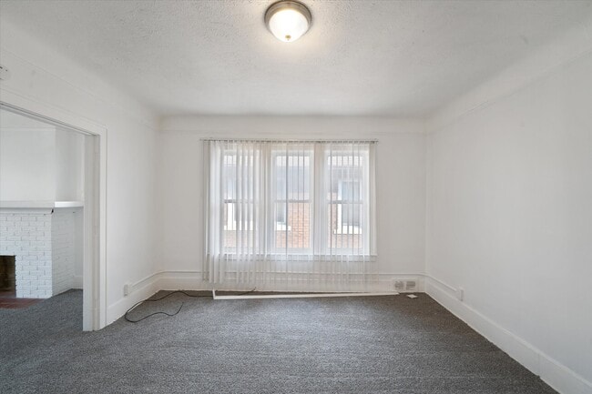 Photo - 2333-2335 W Grand St