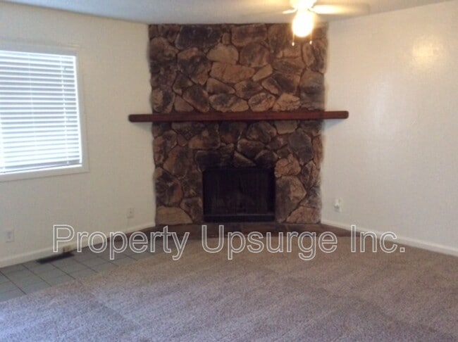 Photo - 209 W 10th St