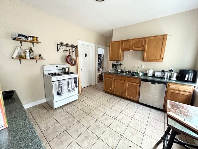 Building Photo - 72 Calumet St Unit 3