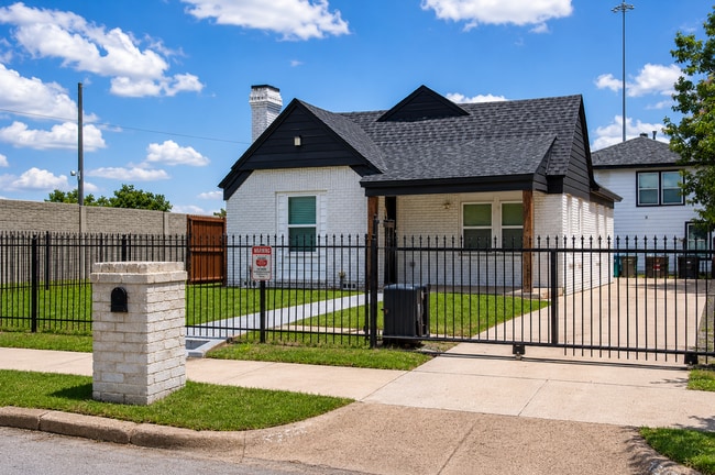 Photo - 235 W Woodin Blvd