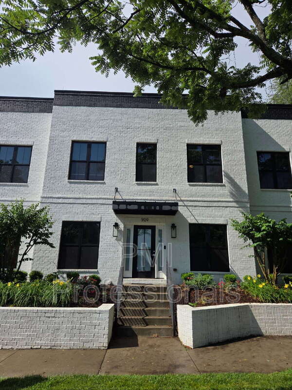 Building Photo - 219 S Bilbro Ave