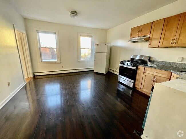 Building Photo - 1572 Tremont St Unit 2 Rental