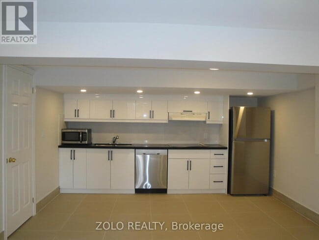 Photo - 388 Centre St