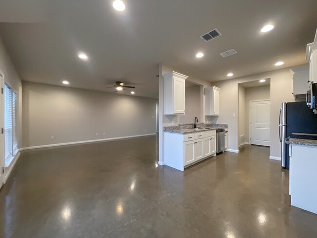 Photo - 108 W Windmill Way