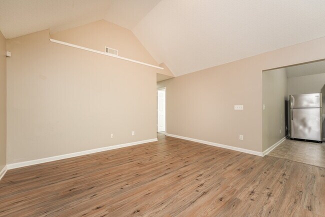 Photo - 804 Hillandale Ln