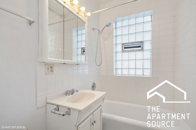 Photo - 1050 W George St Unidad 001