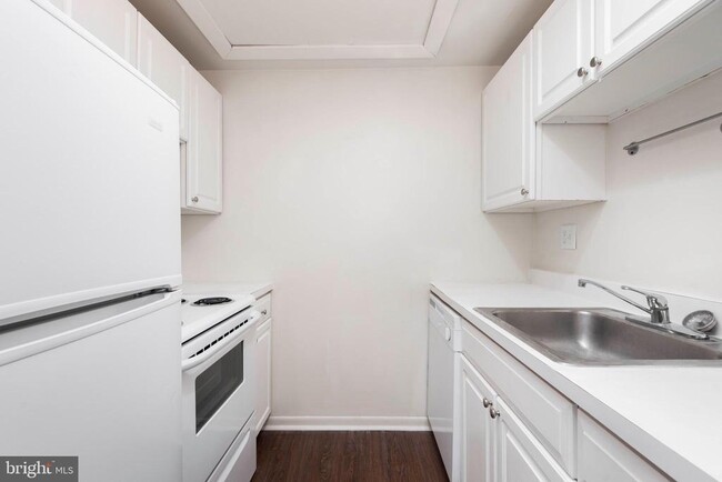 Photo - 2031 South St Apartment Unit 203