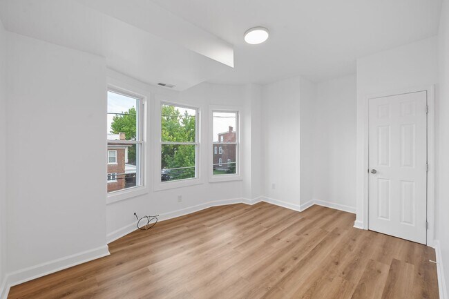 Photo - 135 S West St Unit 135 2nd Fl