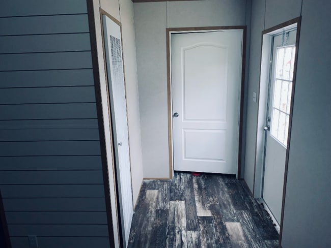 Photo - 12204 Indianapolis Rd