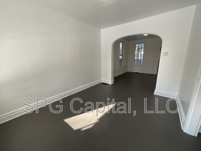 Photo - 1433 Monroe St