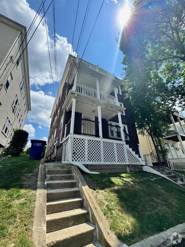 Building Photo - 44 Clarendon Ave Unit 2 Rental