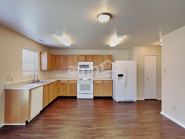 Photo - 3347 Hemlock St