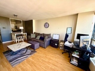 Photo - 5415 N Sheridan Rd