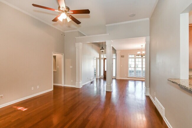 Photo - 374 Steadman Ln