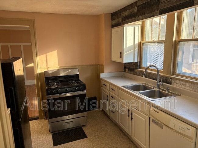 Photo - 1135 W 12th St