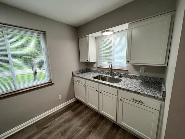 Photo - 1810 Quebec Rd