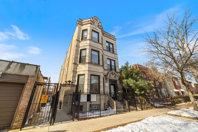 Building Photo - 928 S Claremont Ave