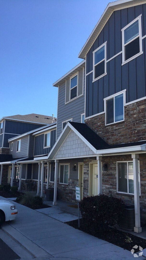 Building Photo - 3 Story Vineyard Townhome w 1 car attached...